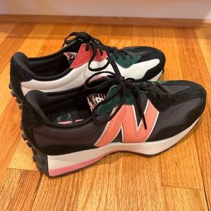 New Balance 327 Grey and Black Size 9.5